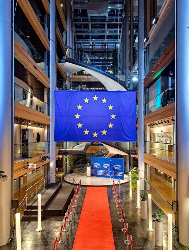 Ilustración del Parlamento Europeo Estrasburgo Comparación SPR España TFR Francia - Ilustración del Parlamento Europeo Estrasburgo