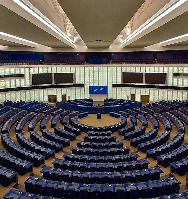 Comparaison TFR France SPR Espagne - Illustration du Parlement Européen Strasbourg